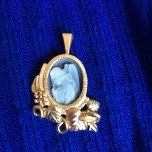 Cameo pendant black hills gold 14k gold